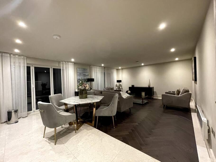 2Br Urban Vista Retreat Chcl F7 Διαμέρισμα Chigwell Εξωτερικό φωτογραφία